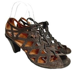 20G$ Today ! GENTLE SOULS Okey Dokey Strapy Leather Heels Sz 7.5 M